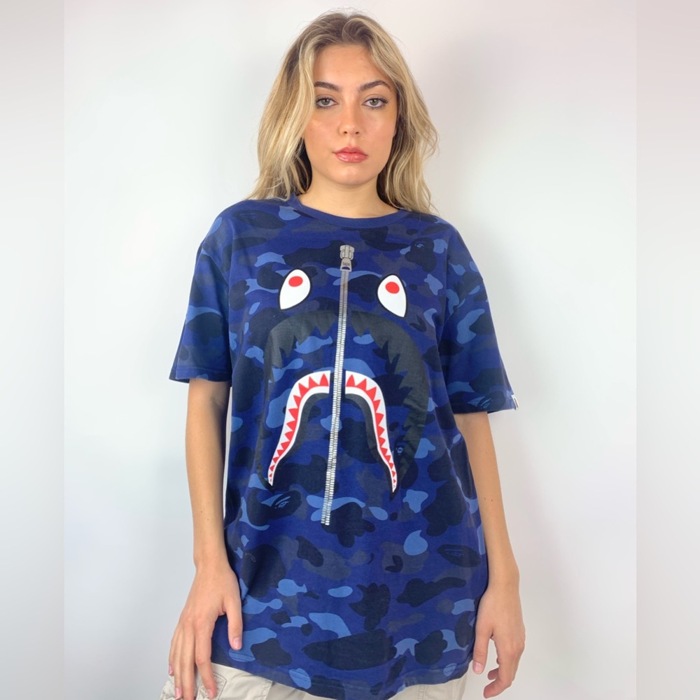 A BATHING APE SHARK GRAPHIC TEE